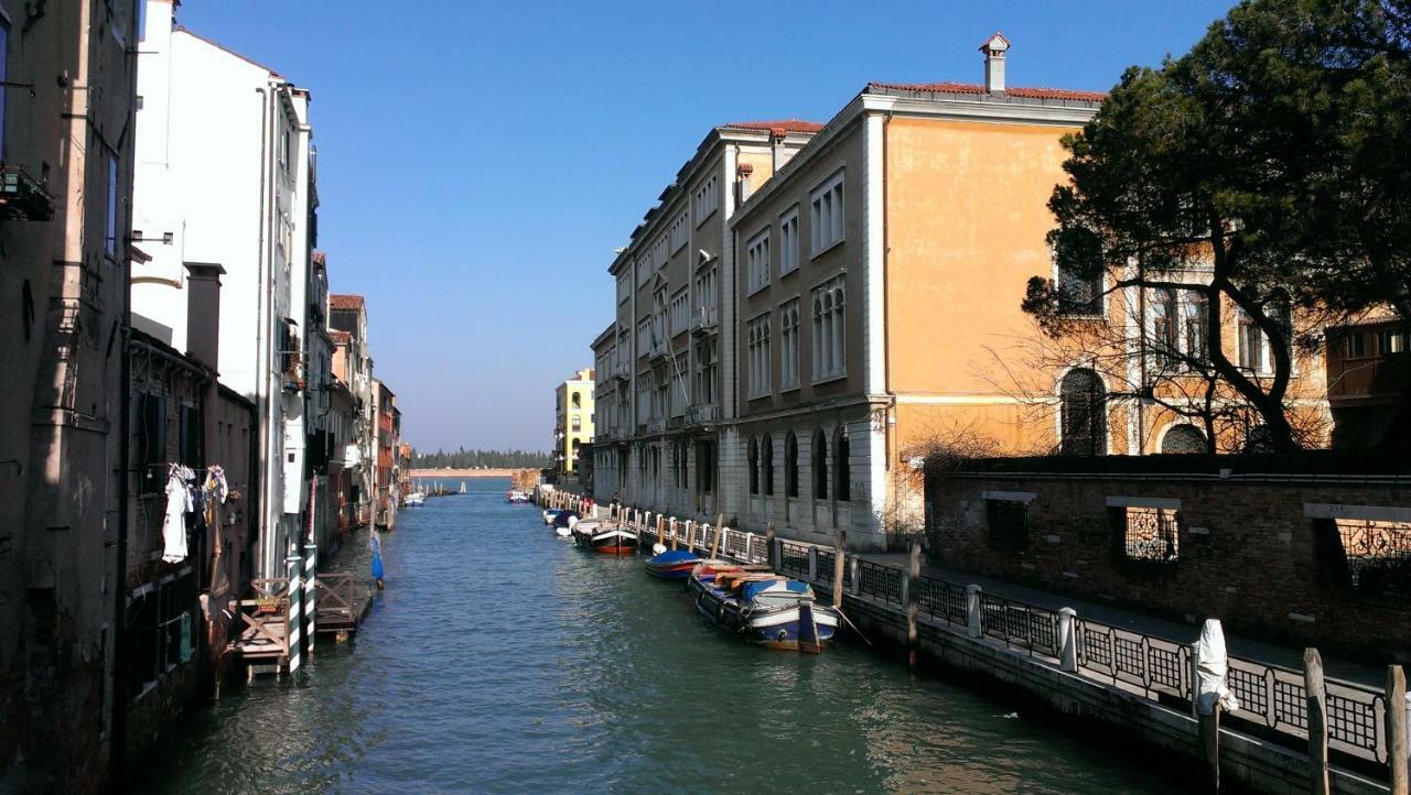 La Gondola - beautiful canal view Venecia Exterior foto